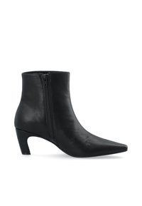 Bottines en cuir noir avec un bout pointu et une fermeture éclair sur le côté. Dotées d'un talon fin et bas, d'une texture lisse et d'un design minimaliste.