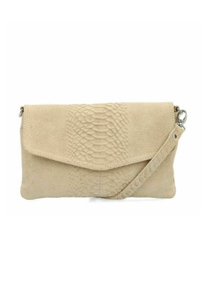 Beige handtas met een structuurpatroon van een slangenprint aan de voorkant, een gladde suède afwerking, een opklapbare klep en een afneembare schouderband.
