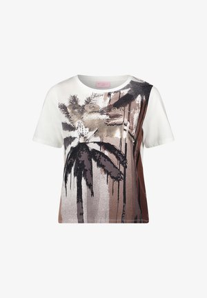 T-shirt blanc à manches courtes avec un design abstrait de palmiers marron, noir et beige, agrémenté d'accents métalliques sur le devant.