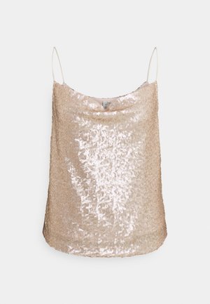 Haut caraco en sequins dorés avec fines bretelles spaghetti et un col bénitier subtil, présenté sur un fond blanc uni.