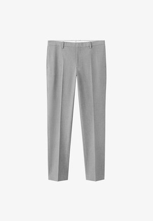 Pantalon de costume gris clair sur mesure avec passants de ceinture, poches avant et coupe ajustée sur fond blanc.