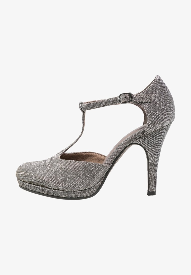 Scarpa con tacco alto grigia glitterata, con punta arrotondata, design a T e suola plateau. Include una chiusura con fibbia e una finitura texturizzata.