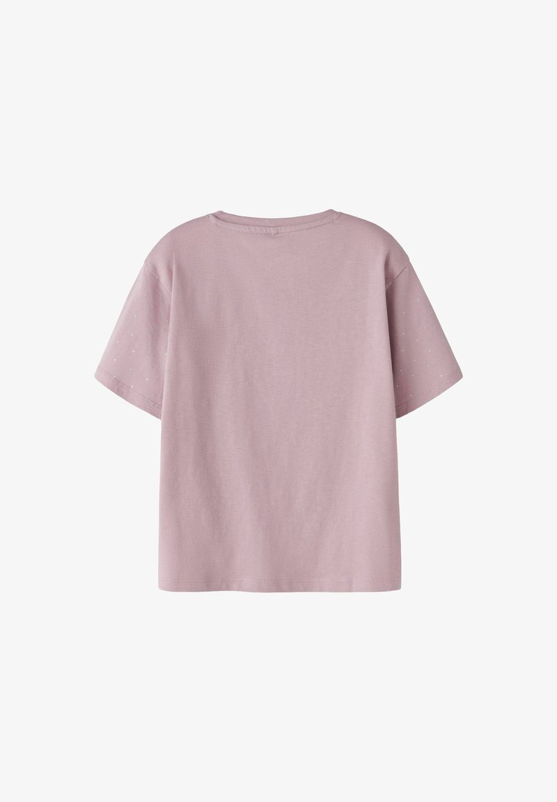 Rosa Baumwoll-T-Shirt mit kurzen Ärmeln, rundem Ausschnitt und subtilen strukturierten Details an den Ärmeln. Glatte Oberfläche, lockere Passform.