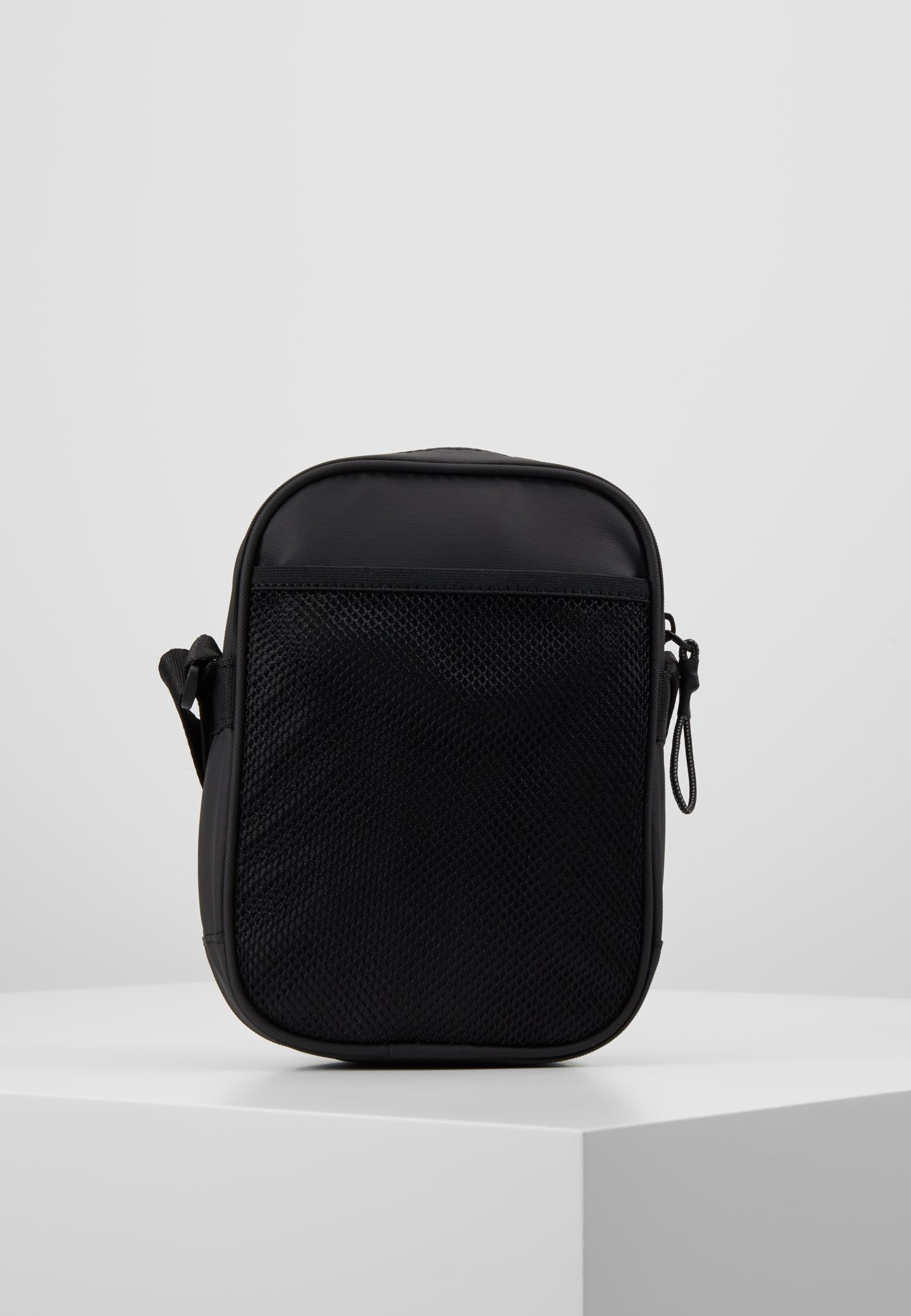 Superdry Skulderveske blacksvart Zalando.no Dr. Martens SUPER MINI BAG Skulderveske blacksvart