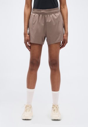 SHKOUT CORE SHORTS - Spordišortsid - iron