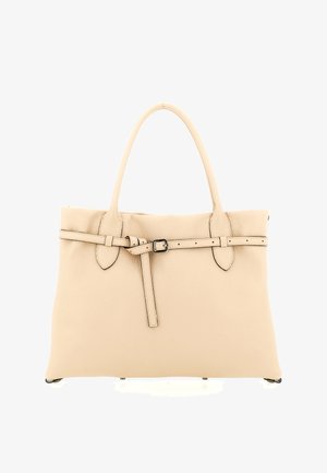 Sac fourre-tout en cuir beige à forme structurée, avec doubles poignées supérieures, détail ceinturé et texture lisse ; doté d'accents de quincaillerie noire.