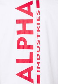Alpha Industries BACK - Majica kratkih rukava s printom - white/red