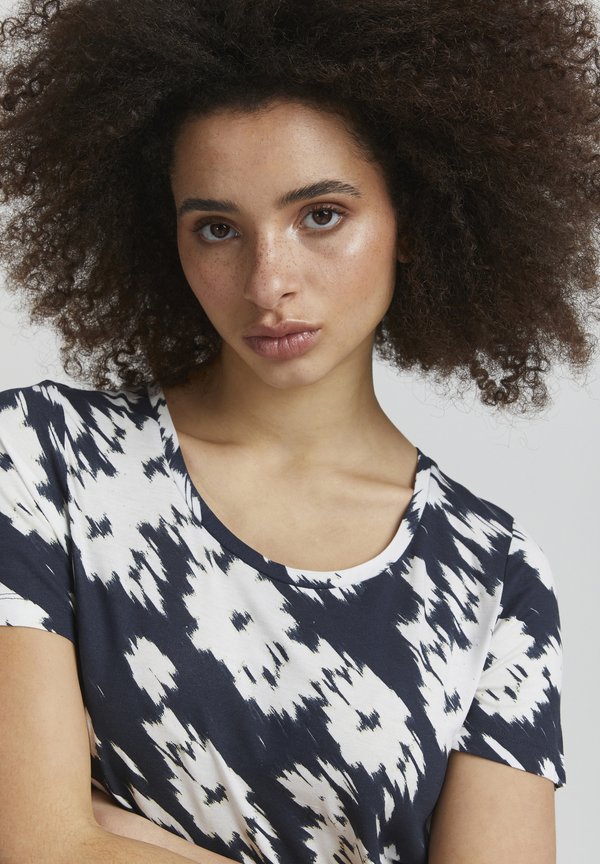 IHLISA - Print T-shirt - total eclipse flower print2