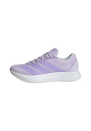 Světle fialový běžecký boty Adidas s vrchním dílem z mřížky, třemi tmavšími fialovými pruhy, bílou polstrovanou podrážkou a nápisem "DURAMO 12" na patě.