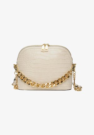 Borsa in pelle con stampa a coccodrillo color crema, dotata di doppio zip dorato, tracolla a catena e base solida. Presenta una forma ovale strutturata e una finitura lucida.