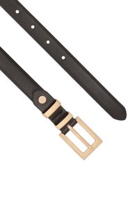 Curea din piele neagră cu o cataramă dreptunghiulară de culoare aurie. Dispune de găuri uniform spațiate și o textură netedă. Design clasic, potrivit pentru diverse ținute.