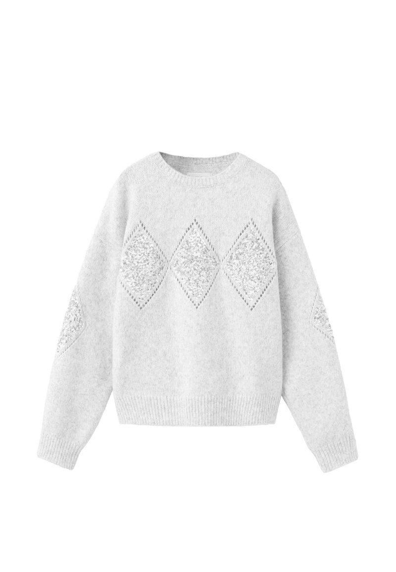Svijetlosivi pleteni pulover s okruglim izrezom, spuštenim ramenima i geometrijskim dijamantnim uzorcima s čipkastim umetcima na rukavima.
