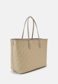 Borsa tote beige con esterno a motivo, due manici lunghi, texture liscia e cuciture a contrasto lungo i bordi.