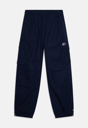 New Balance PREMIUM PARACHUTE TROUSER - Pantalon cargo - navy