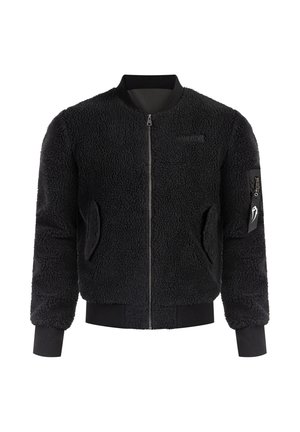 Chaqueta bomber negra hecha de tejido de forro polar texturizado, con un cierre frontal, puños y dobladillo acanalados, y un bolsillo lateral con cremallera.