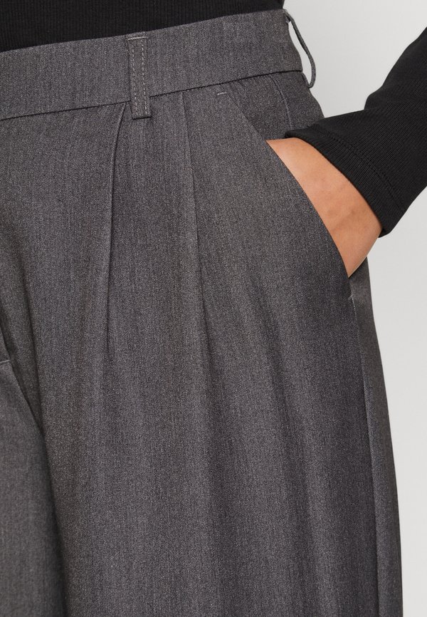 ONLHATTIE PLEAT - Trousers2