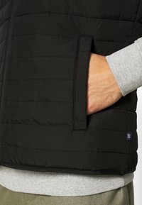 GAP Weste - black