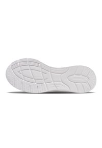 Witte sneakerzool met een gestructureerd rubberen grippatroon, inclusief horizontale en verticale groeven, afgeronde randen en logo-detail.