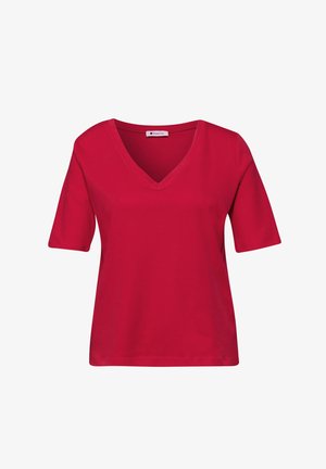 Czerwona koszulka z krótkim rękawem i dekoltem w serek o luźnym kroju, prezentowana na białym tle.