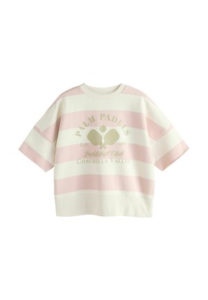Camicia a manica corta, vestibilità ampia, con ampie righe orizzontali rosa e bianche e grafica pickleball con testo "Palm Padels Pickleball Club Coachella Valley".