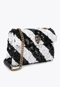 Kurt Geiger London SEQUINS MEDIUM KENSINGTON - Borsa a tracolla - blk white