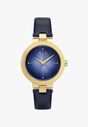 Montre dorée avec un cadran rond, un cadran dégradé bleu, aiguilles et marqueurs dorés ; possède un bracelet en cuir bleu marine avec une finition texturée.
