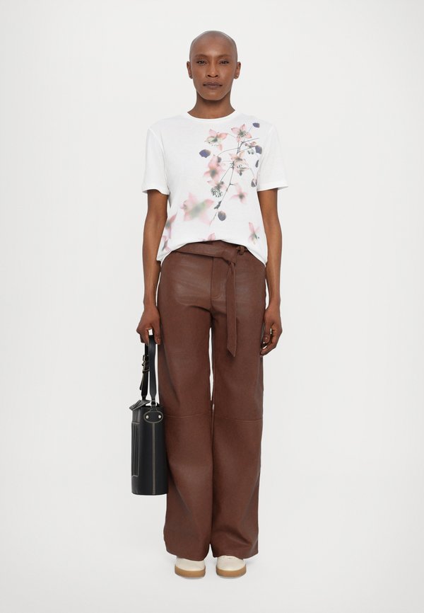 WOMENS FLORA SPRAY  - Print T-shirt2