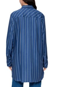 s.Oliver LONG- AUS REINER - Chemisier - dunkelblau