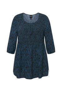 Top nero con motivo paisley blu, corpino arricciato, scollatura a girocollo e maniche a tre quarti. Tessuto leggero con un design fluido.
