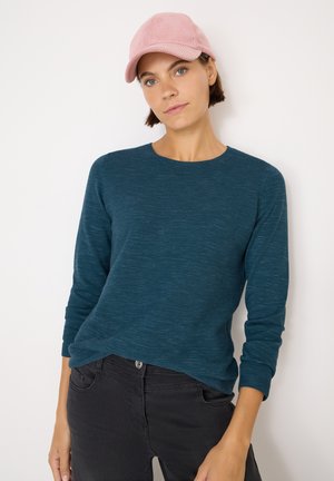 - Sweter