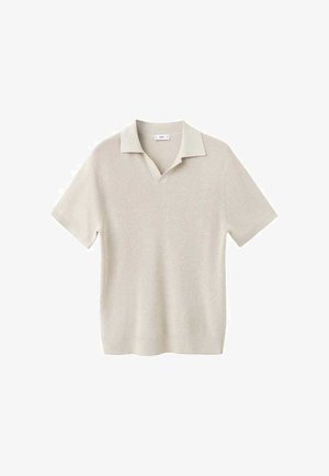 Beżowa koszulka polo z krótkim rękawem wykonana z teksturowanej tkaniny, z dekoltem w kształcie litery V i kontrastującym kołnierzykiem. Prosty, nieozdobiony fason.
