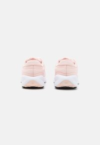 Nike Performance REVOLUTION 7 - Chaussures de running sur route - echo pink/white/black/summit white