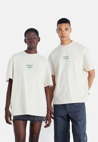 Jack & Jones PREMIUM JPRBLAHARVEY INFO TEE CREW NECK UNISEX - Trükipildiga T-särk - moonbeam