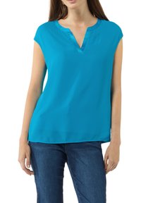 Türkise Bluse mit kurzen Ärmeln und V-Ausschnitt aus glattem, leichtem Stoff. Sie hat ein einfaches Design ohne Muster oder Verzierungen.