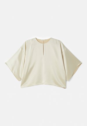 Beige oversized bluse med en rund halsudskæring, korte brede ærmer og en sprække i midten foran. Glat, let skinnende stof med en løs pasform.