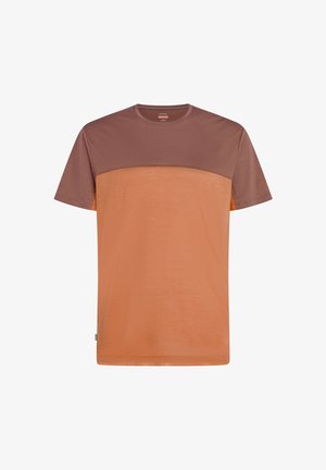 Kortærmet t-shirt med farveblokdesign, hvor den øverste sektion er mørkebrun og den nederste sektion er lys orange. Glat tekstur, rund halsudskæring.