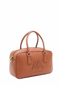 Borsa a tracolla in pelle marrone con manici doppi, zipper dorato e logo impresso "AX Armani Exchange" sul davanti.