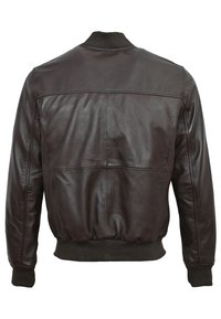 Giubbotto bomber in pelle marrone con colletto e polsini a coste. Presenta una superficie liscia e numerosi pannelli cuciti sul retro.
