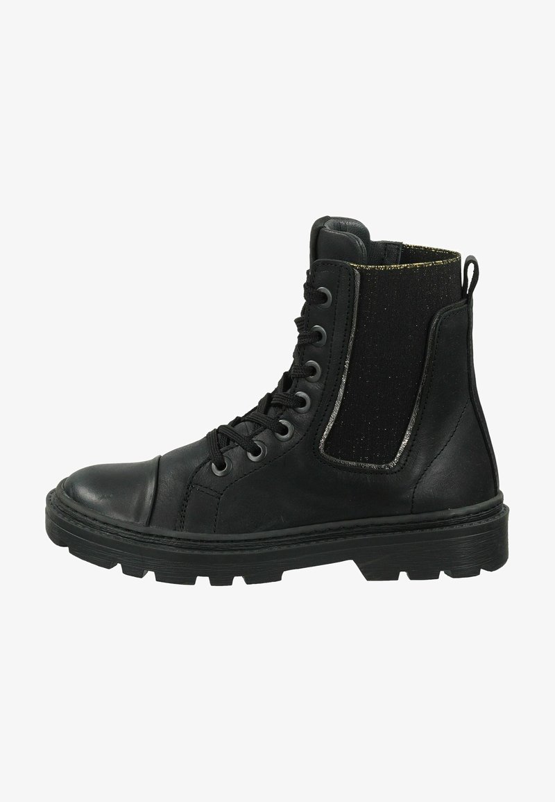 Bottines en cuir noir avec un bout arrondi, appareil de laçage à l'avant, panneaux latéraux élastiques avec des accents métalliques, et une semelle en caoutchouc robuste.