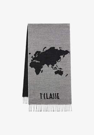 Coperta grigia intrecciata con la silhouette nera di una mappa del mondo e il testo "T'CLASSE" in basso, con bordi frangiati.
