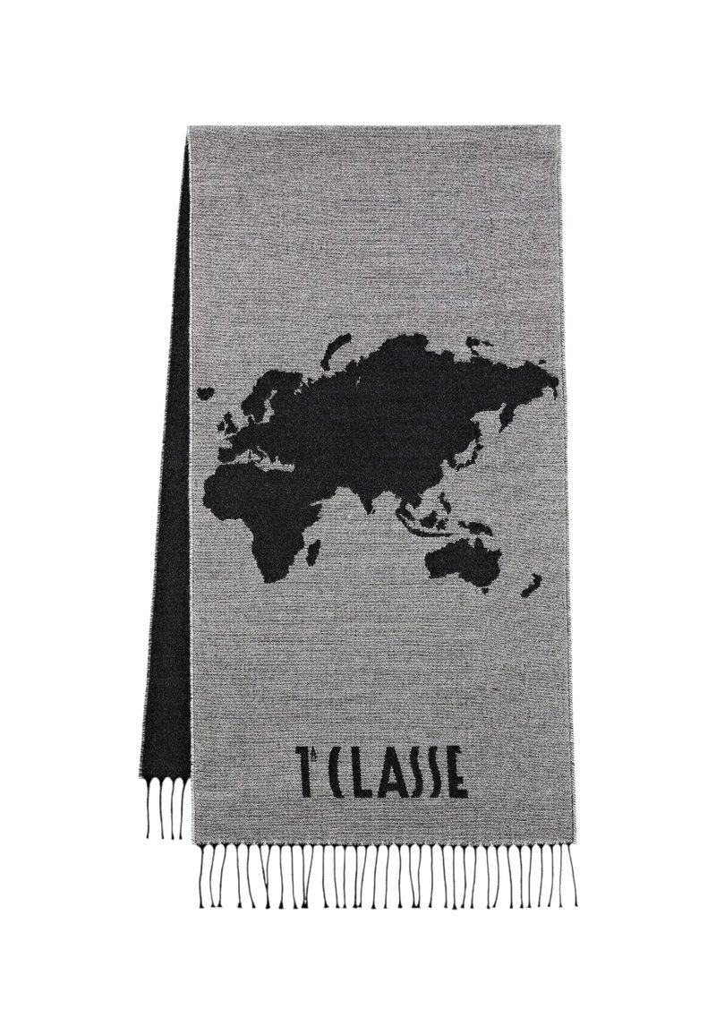 Coperta grigia intrecciata con la silhouette nera di una mappa del mondo e il testo "T'CLASSE" in basso, con bordi frangiati.