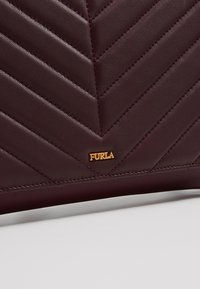 Furla Clutch - berry