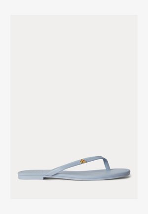 Lyseblå flat thong-sandal med tynne stropper og en liten gullfarget "RL"-logo på stroppen, vist på hvit bakgrunn.