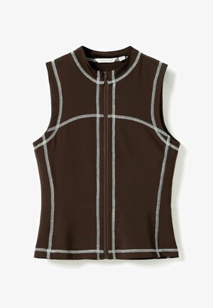 Varrukateta tumepruun lukuga üleriie, mille õmblustel ja servadel on heledat halli kontrastset õmblust ning kõrge ümar kaelus.