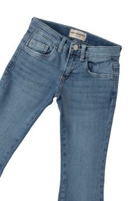 Vaqueros de mezclilla de color azul claro con corte ajustado. Cuenta con bolsillos estándar y cierre de botón. La etiqueta dice "Roy Rogers."