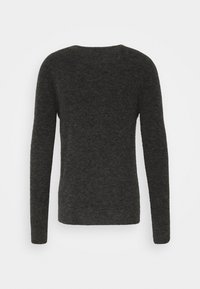 Maglione a maniche lunghe grigio scuro in maglia, con scollatura rotonda e una texture liscia, dal design semplice e aderente. Solo vista posteriore.