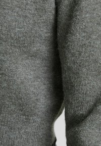 Bershka Sweter