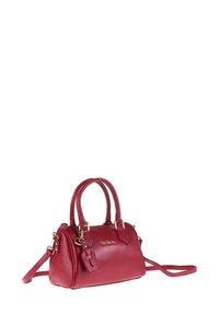 Borsa a tracolla rossa in pelle con finitura strutturata, doppi manici, dettagli in metallo dorato e tracolla regolabile. Design compatto e arrotondato.