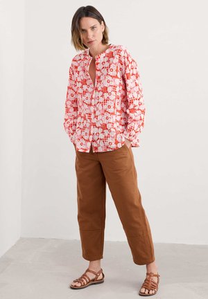 RADIANCE - Skjortebluser - orange-patchwork bloom chalk