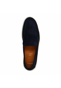 Dunkelblaues Wildleder-Slipper mit runder Zehenpartie, weißer Gummisohle und kontrastierender Naht. Ledereinlage ist innen sichtbar.